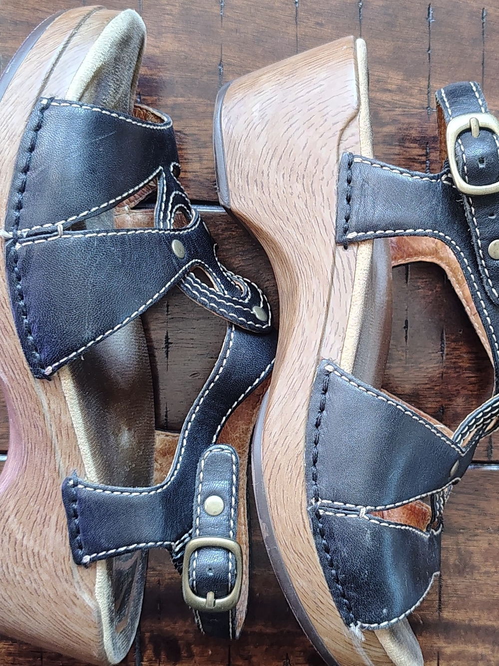Dansko Black Leather Open Toe Platform Clogs/Sandals with Wood-Effect Sole - Picture 4 of 16